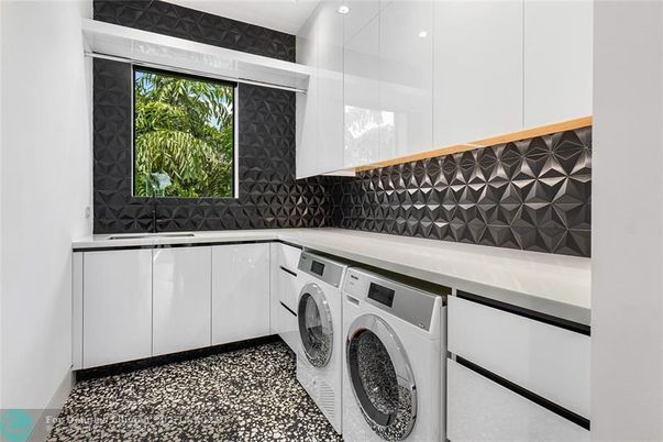 Interior, Washer