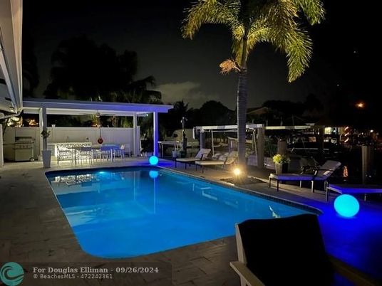 Exterior, Pool