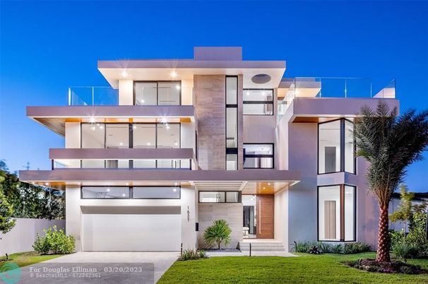 Attached, Exterior, Facade, Modern