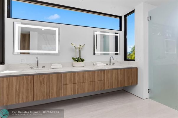 Bathroom, Dual Sink Vanities, Interior