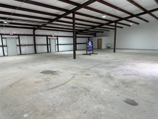 Garage, Interior, Wooden Beams