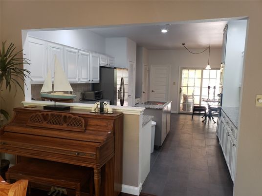 Interior, Kitchen, Pendant Lights, Piano, Recessed Lighting