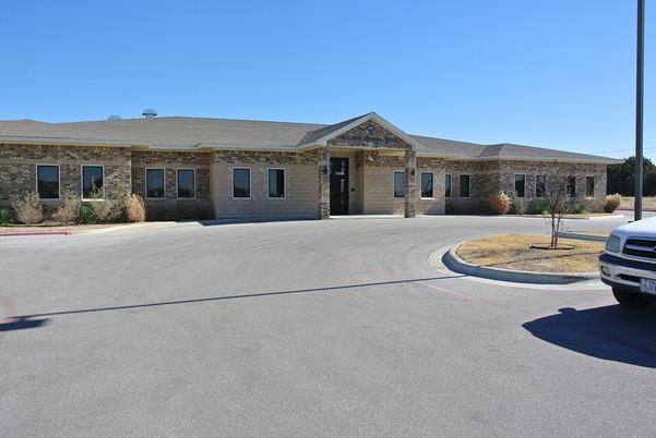Exterior, Facade, Ranch