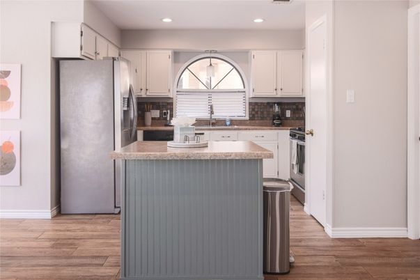 Interior, Kitchen, Recessed Lighting, Wood Texture Flooring