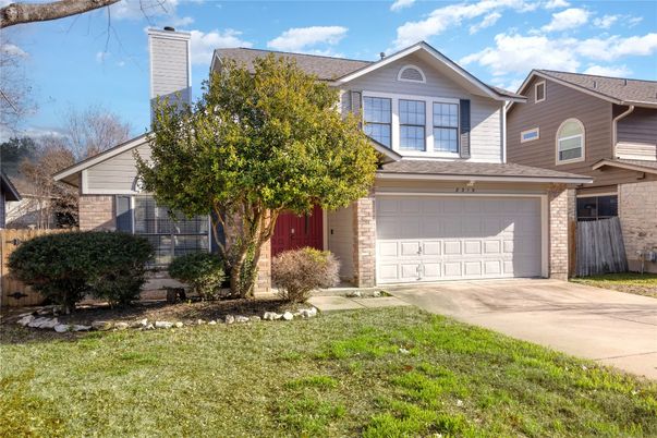 Attached, Exterior, Facade, American Craftsman