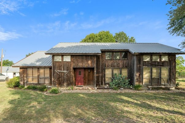 Backyard, Exterior, Facade, Modern