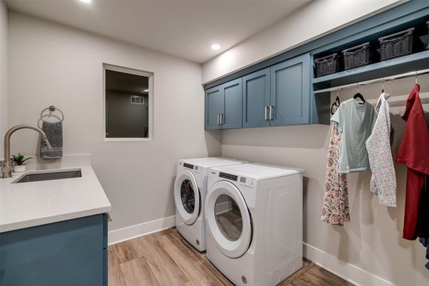 Interior, Recessed Lighting, Washer, Wood Texture Flooring