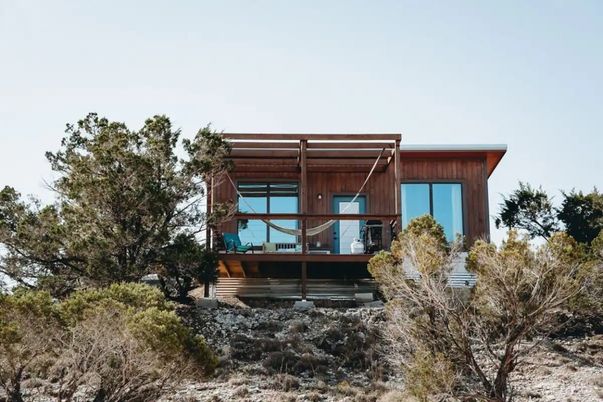 Exterior, Facade, Modern