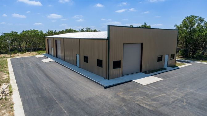 Exterior, Facade, Modern