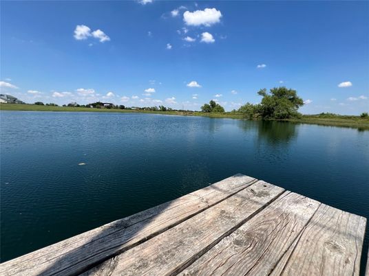 Exterior, Lake