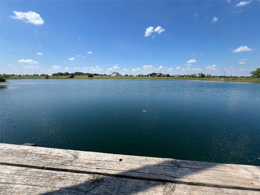 Exterior, Lake