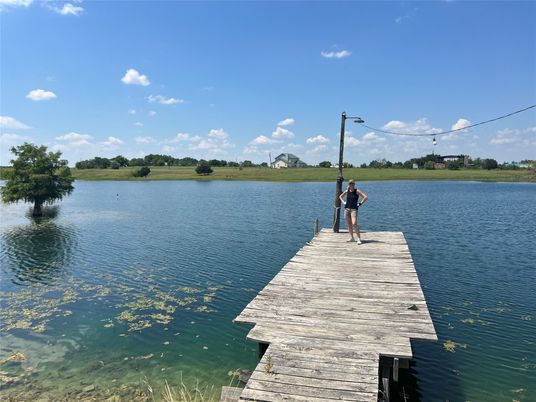 Exterior, Lake