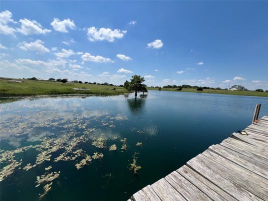 Exterior, Lake