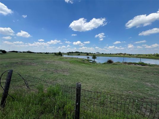 Exterior, Lake
