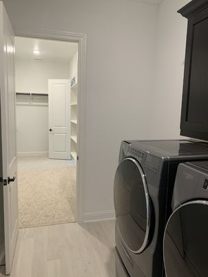 Interior, Recessed Lighting, Washer, Wood Texture Flooring
