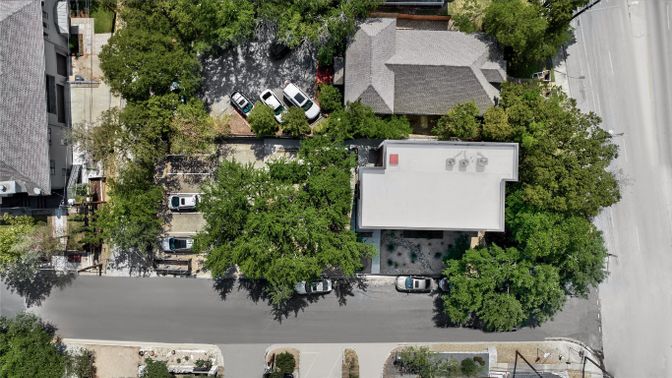 Exterior, Drone