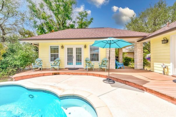 Exterior, Pool