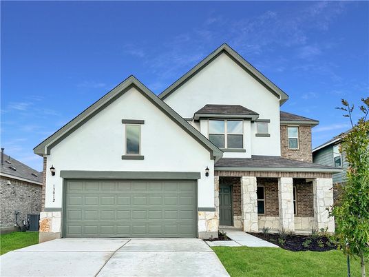 Attached, Exterior, Facade, Farmhouse