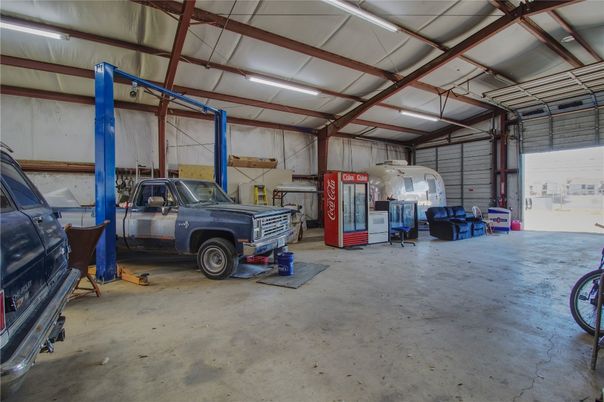 Garage, Interior