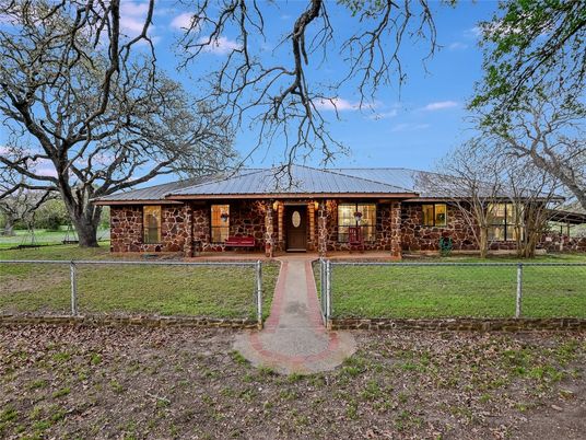 Backyard, Exterior, Facade, Brick Facade, Ranch
