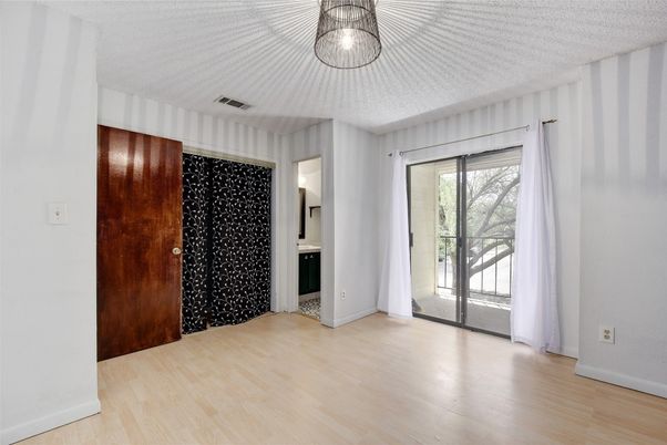 Empty room, Interior, Pendant Lights, Wine Storage, Wood Texture Flooring