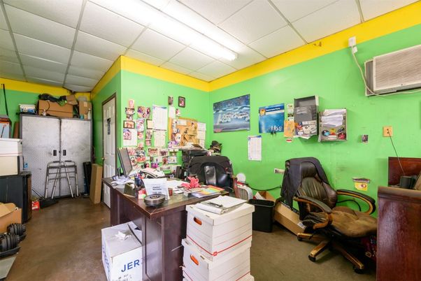 Home Office, Interior
