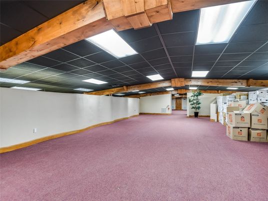 Empty room, Interior, Wooden Beams