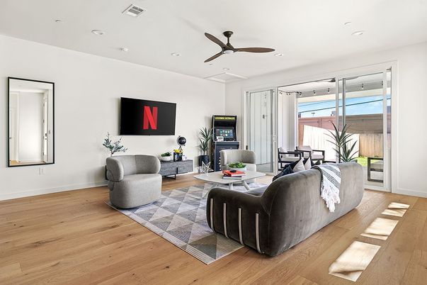Interior, Living room, Recessed Lighting, Wood Texture Flooring