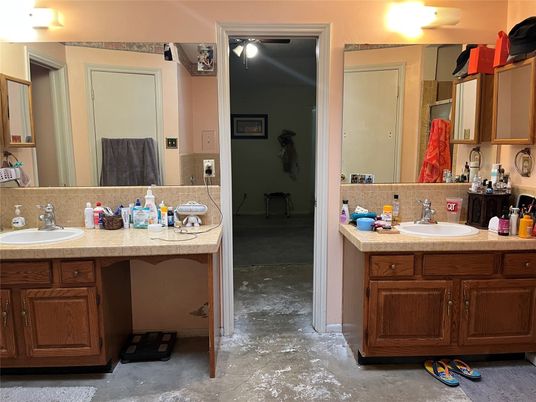 Bathroom, Dual Sink Vanities, Interior