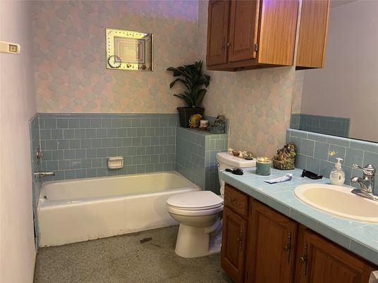 Bathroom, Interior, Tile Countertops
