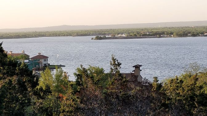 Exterior, Lake