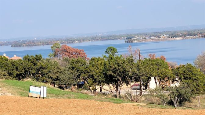 Exterior, Lake