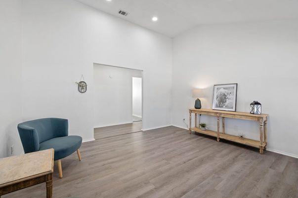 Interior, Recessed Lighting, Wood Texture Flooring