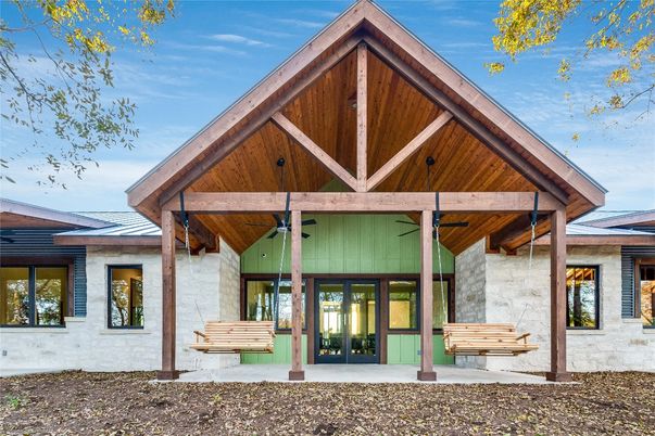 Exterior, Facade, Log Home