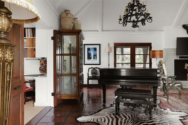 Chandelier, Interior, Piano
