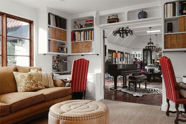 Interior, Piano