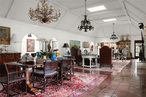 Chandelier, Dining room, Interior, Pendant Lights