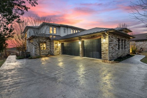 Attached, Exterior, Facade, Mediterranean