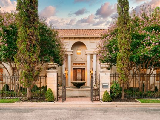 Exterior, Facade, Mediterranean