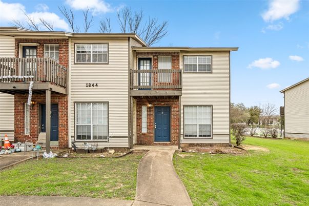 Exterior, Facade, Brick Facade, Rowhouse