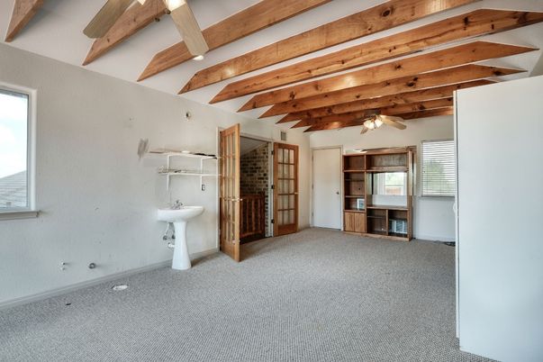 Empty room, Interior, Wooden Beams