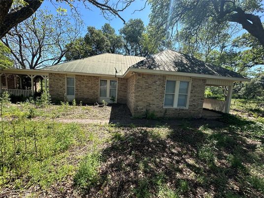 Exterior, Facade, Brick Facade, Ranch
