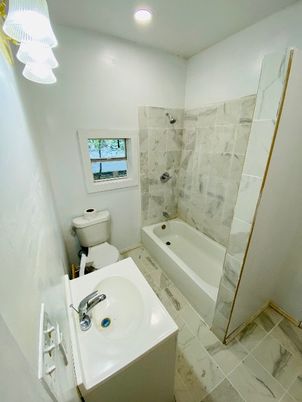 Bathroom, Interior, Recessed Lighting