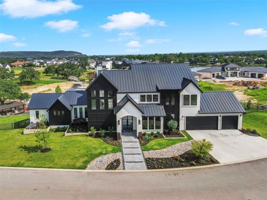 Attached, Exterior, Facade, Farmhouse