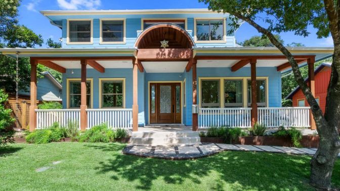 Exterior, Facade, American Foursquare
