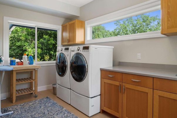 Interior, Washer, Wood Texture Flooring