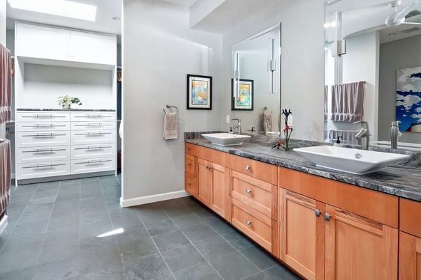 Bathroom, Dual Sink Vanities, Interior, Recessed Lighting