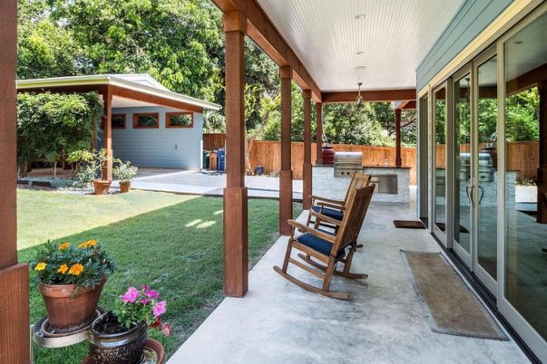 Detached Garage, Exterior