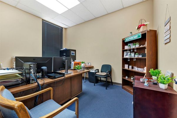 Home Office, Interior