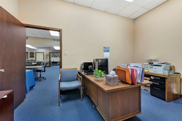 Home Office, Interior